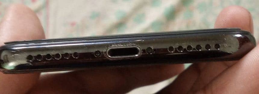 Apple iPhone X 5
