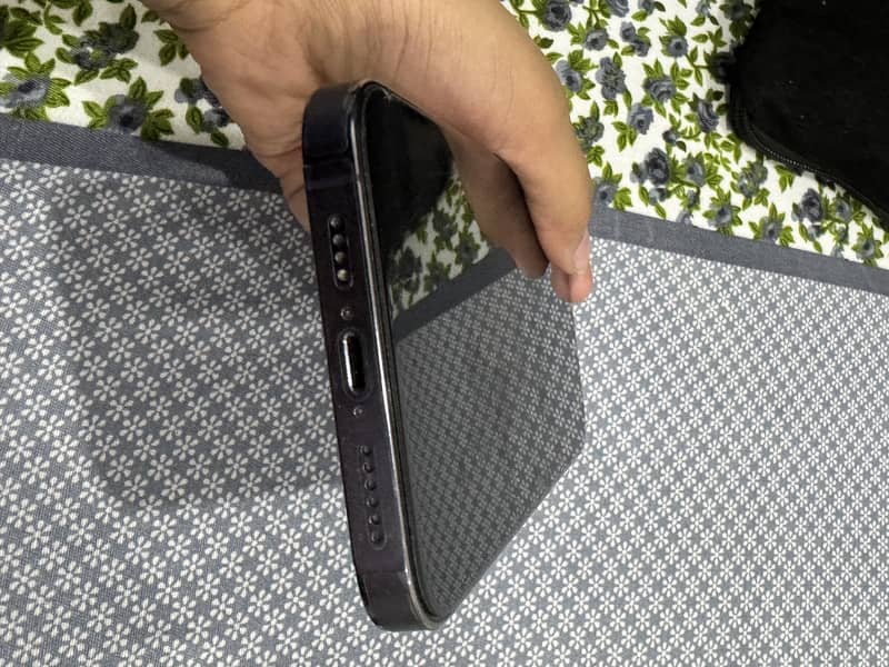 Apple iPhone 14 Pro Max 4