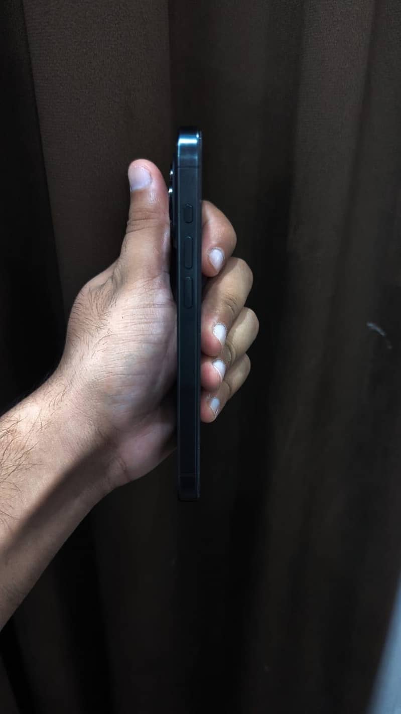 Apple iPhone 15 Pro 4
