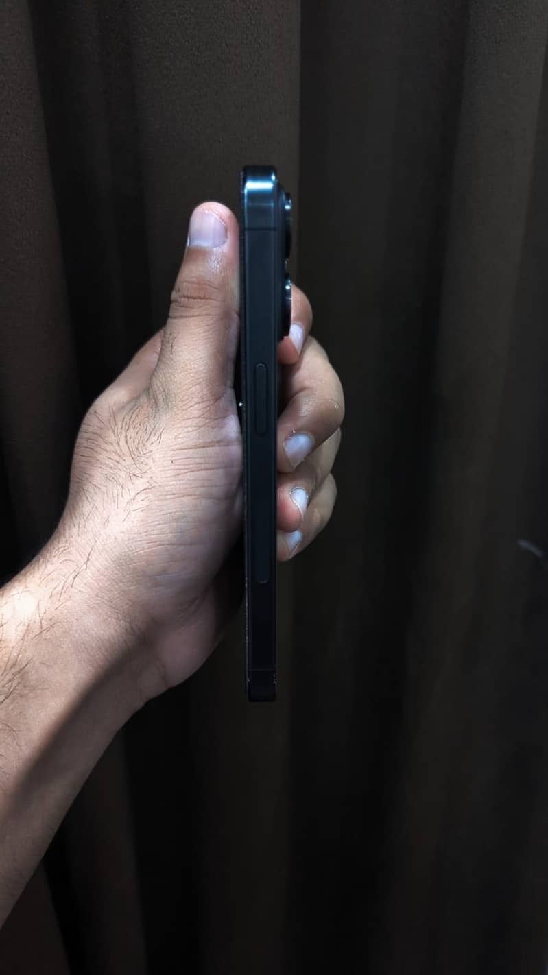 Apple iPhone 15 Pro 6