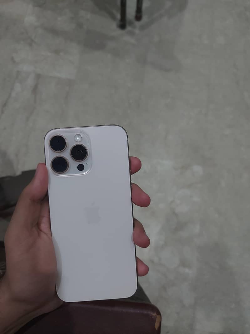 Apple iPhone 16 Pro Max 0