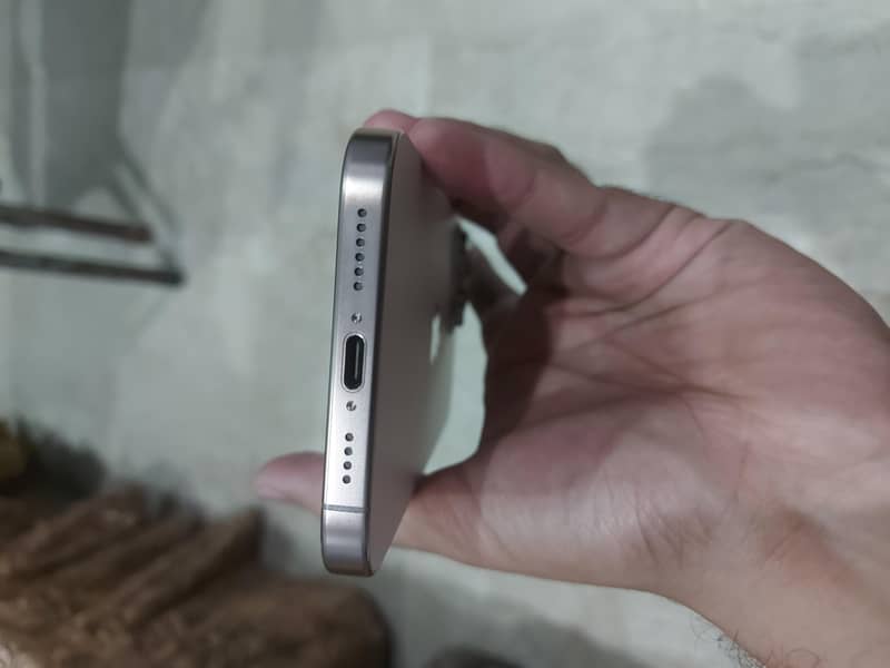 Apple iPhone 16 Pro Max 3