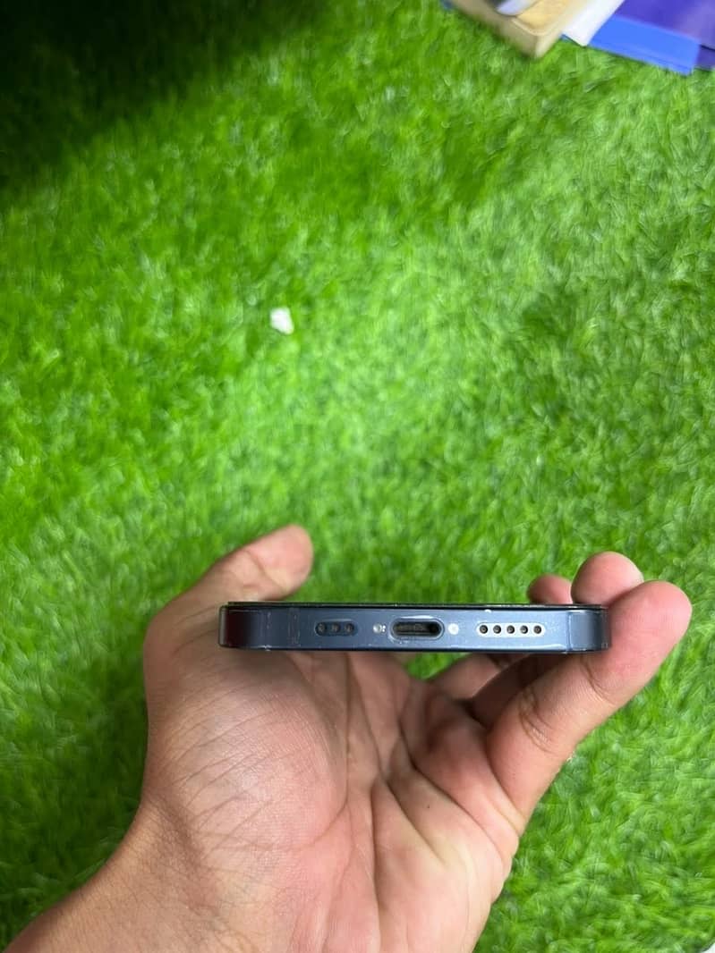 Apple iPhone 13 2