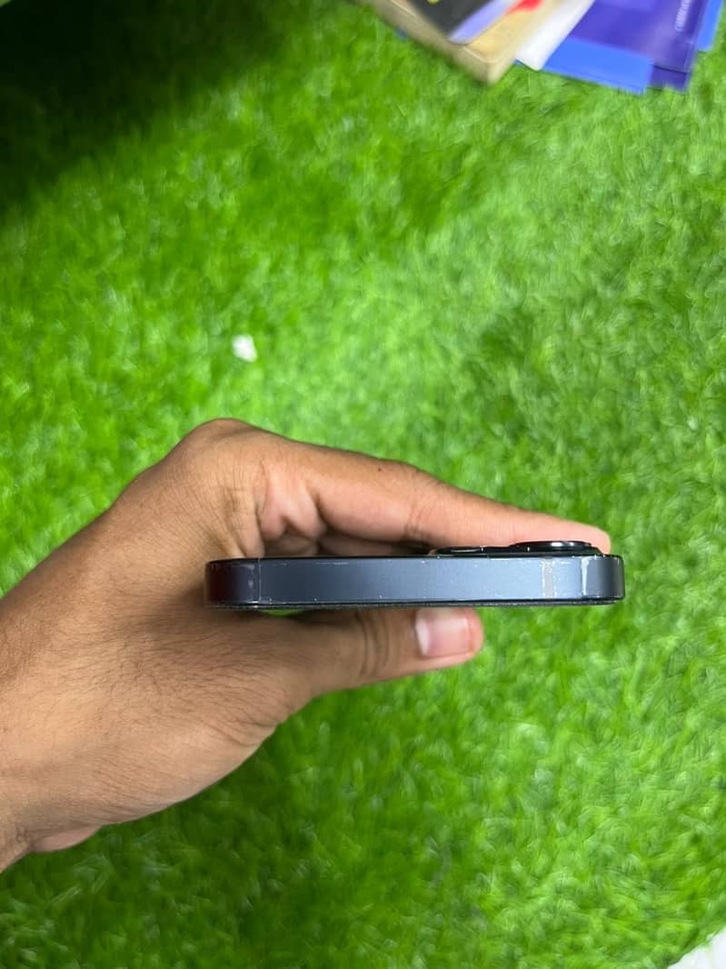 Apple iPhone 13 4