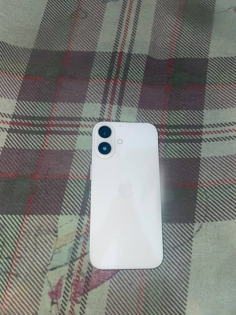 Apple iPhone 16 1