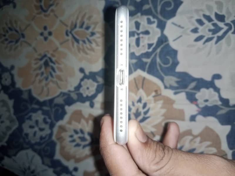 Apple iPhone 7 Plus 0