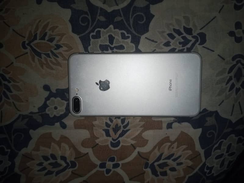 Apple iPhone 7 Plus 1