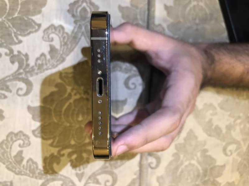 Apple iPhone 13 Pro 2