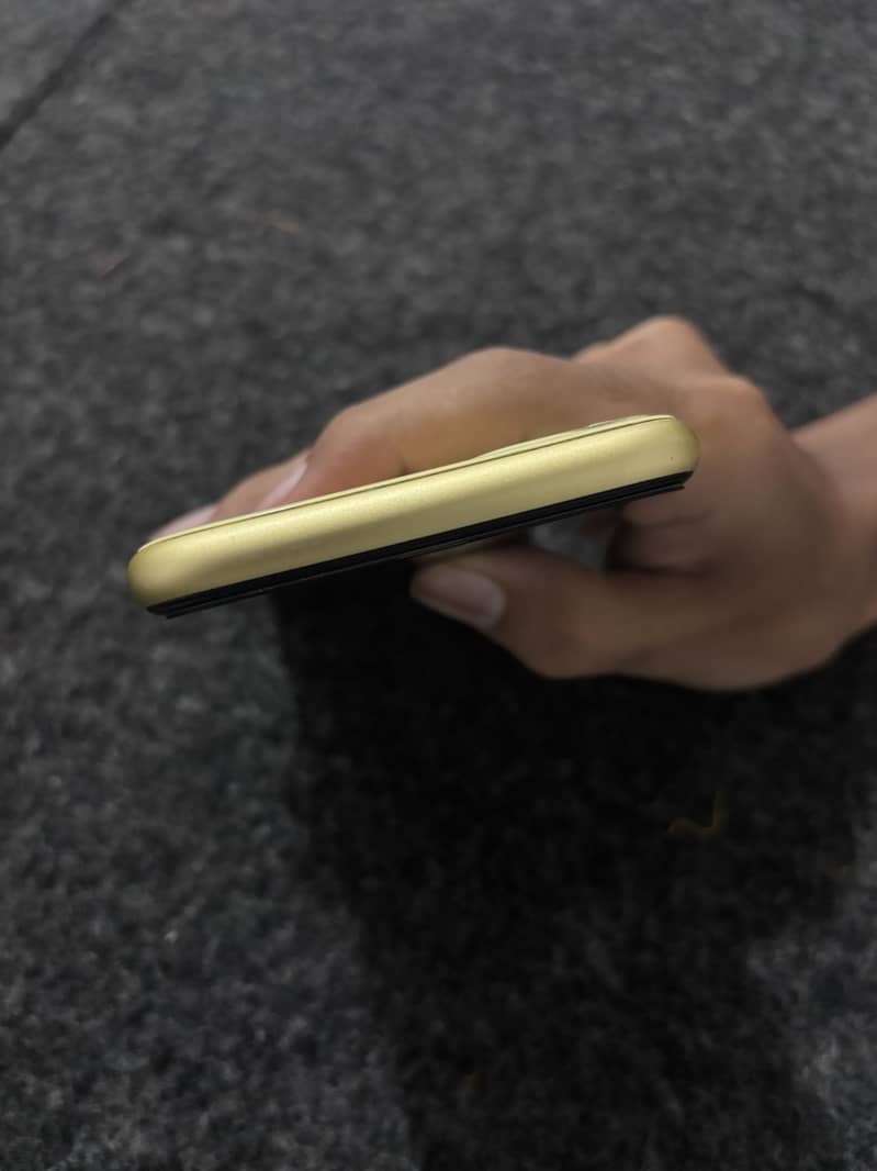 Apple iPhone 11 4