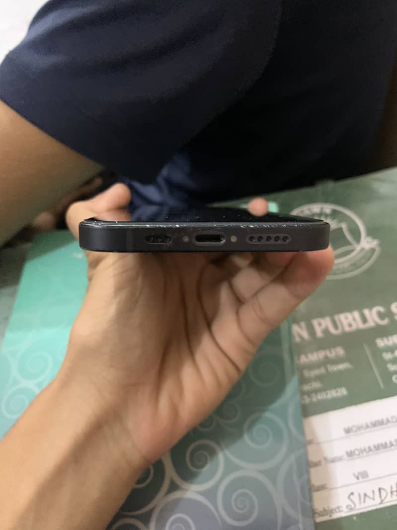 Apple iPhone 12 4