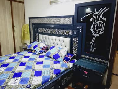 bed dressing n side table