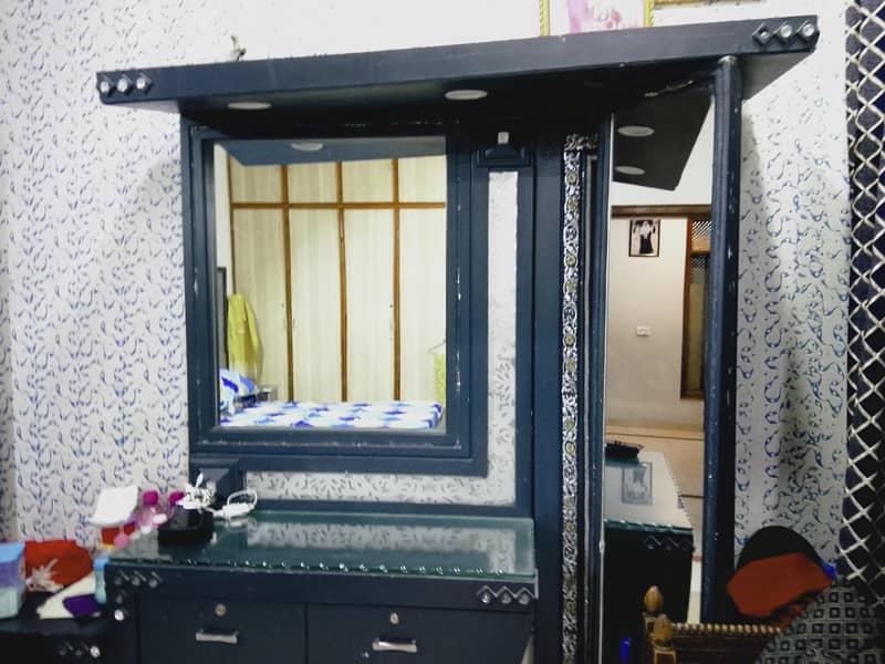 bed dressing n side table 1