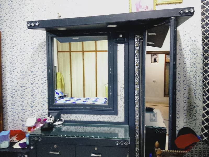 bed dressing n side table 3