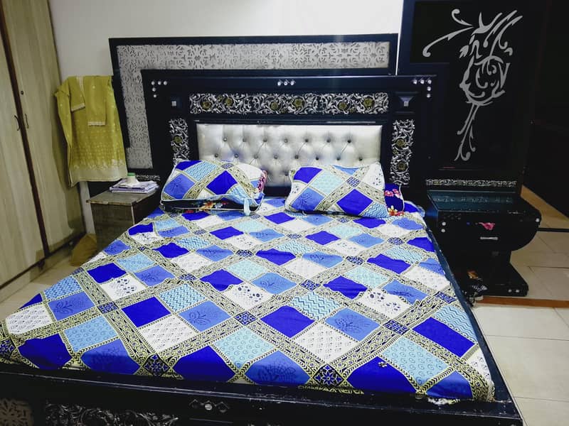 bed dressing n side table 5