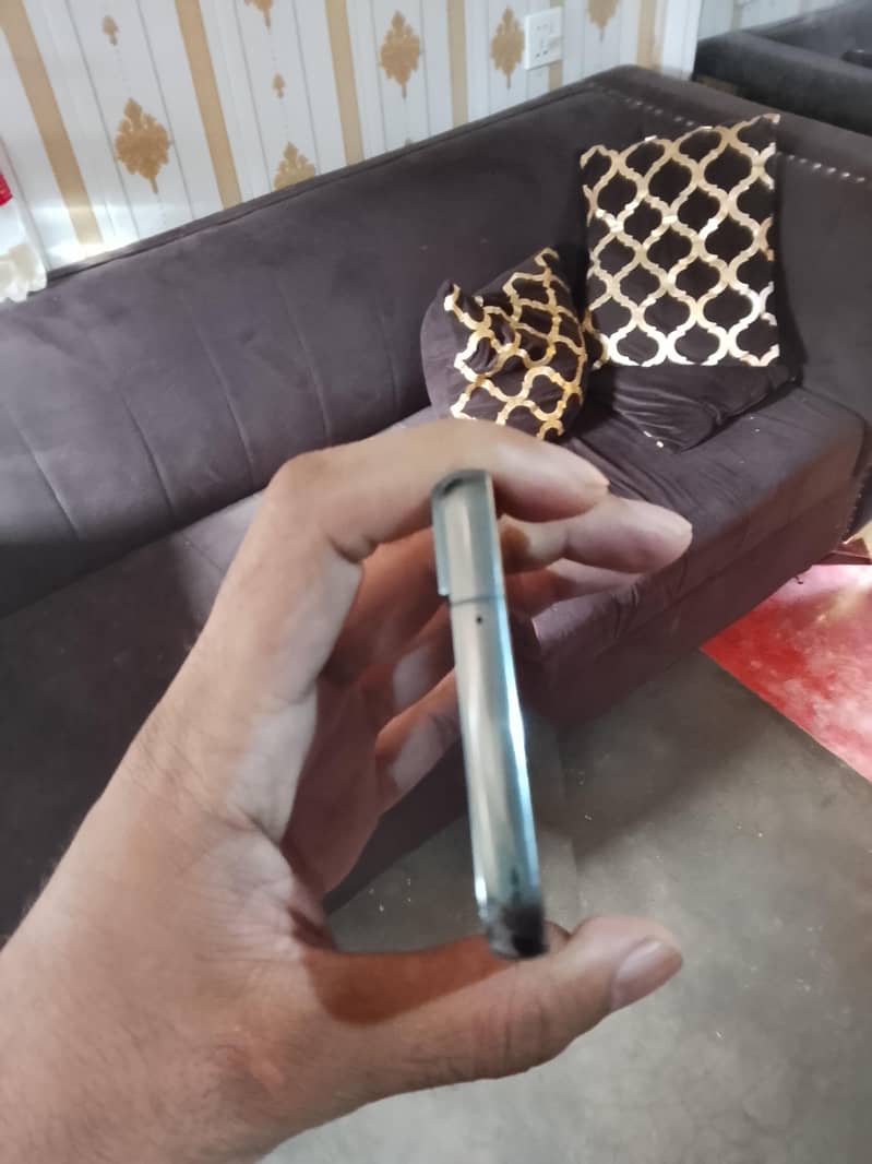 Samsung Mobile S22 5