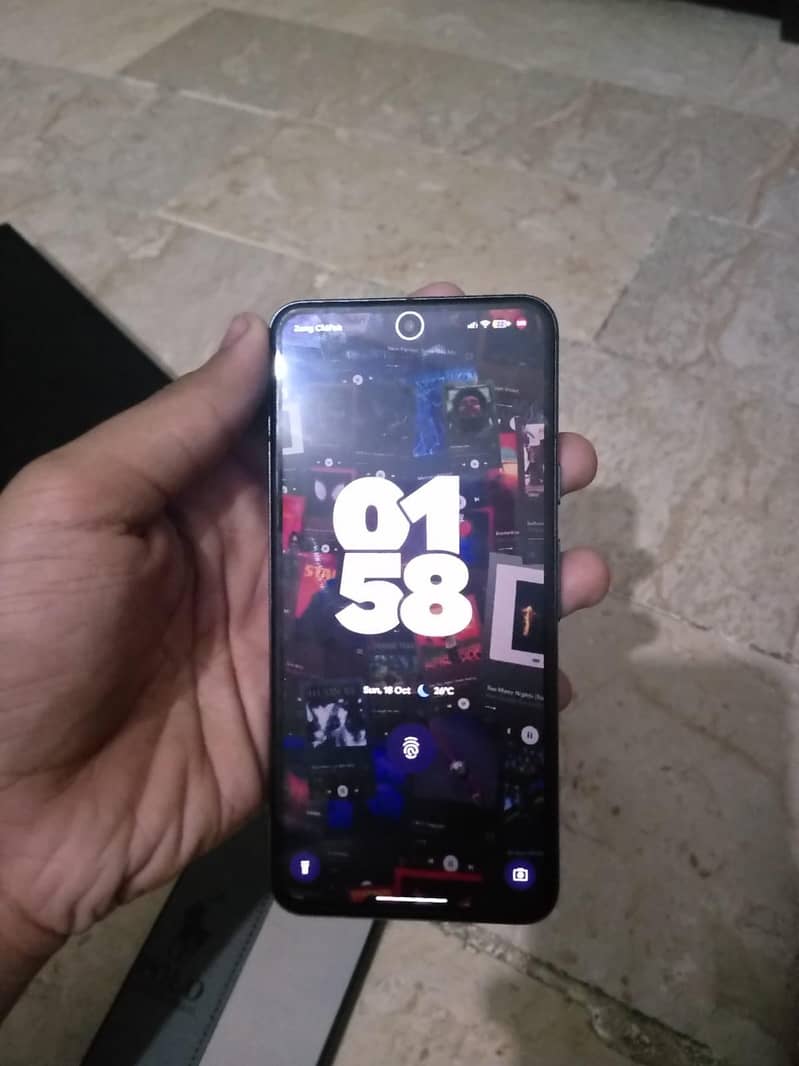 Google Pixel 8 4