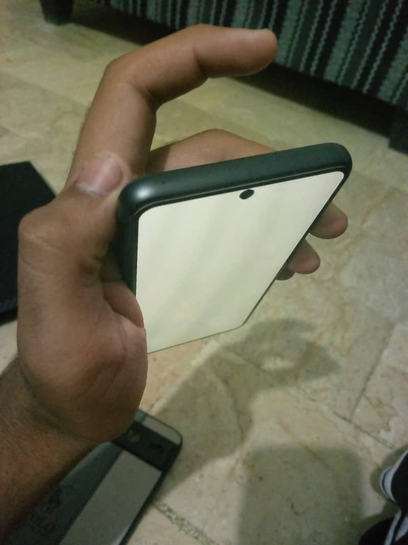 Google Pixel 8 5