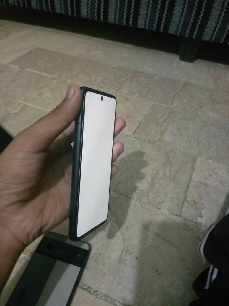Google Pixel 8 17