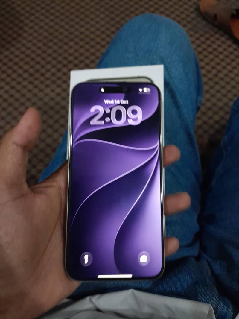 iPhone 15 Pro Max 4