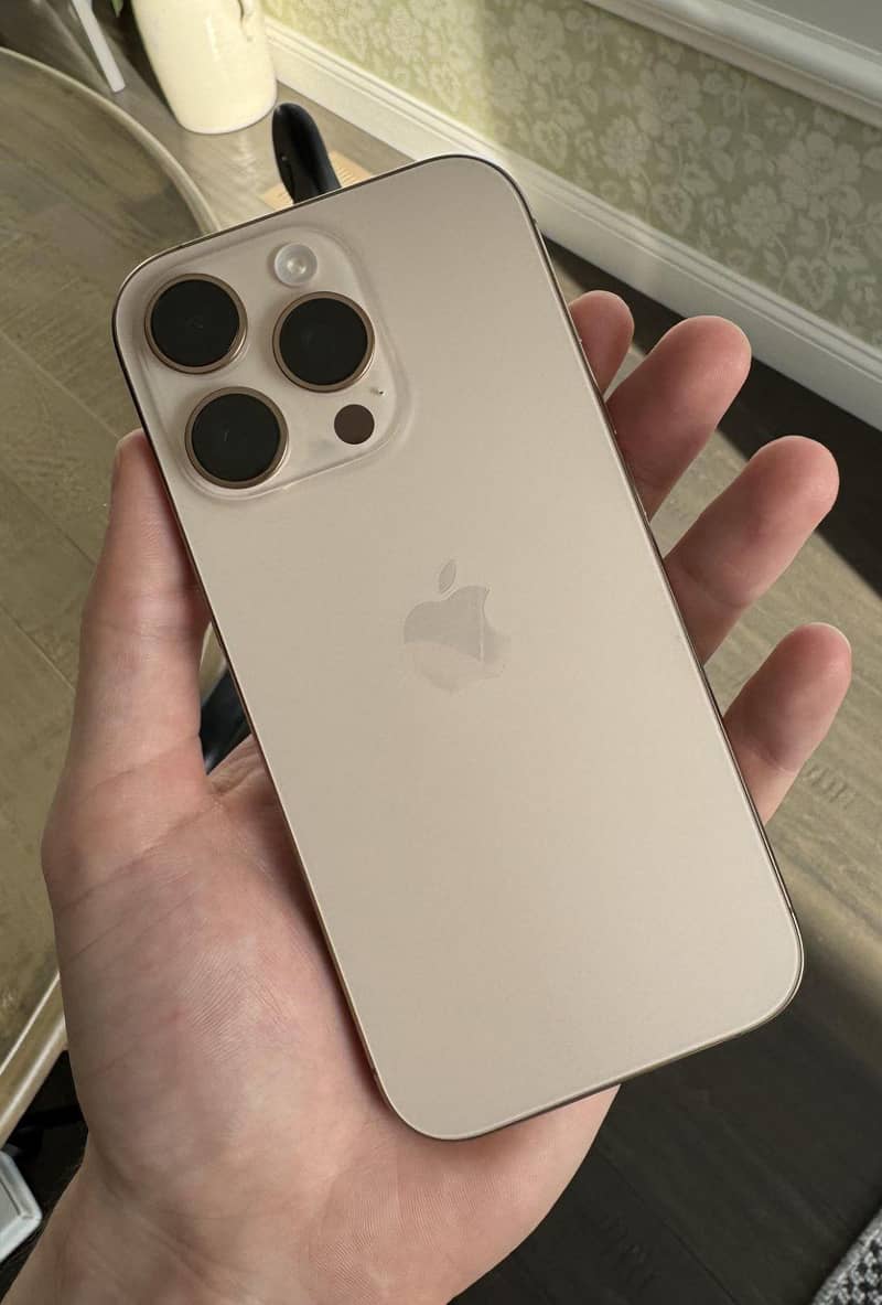 Apple iPhone 16 Pro Max 0