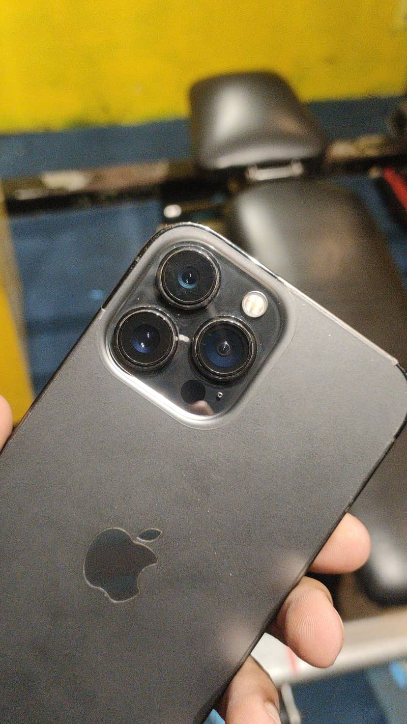 iPhone 13 Pro Max JV 1