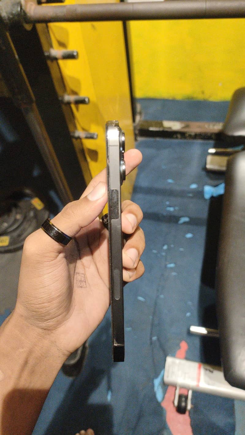 iPhone 13 Pro Max JV 3