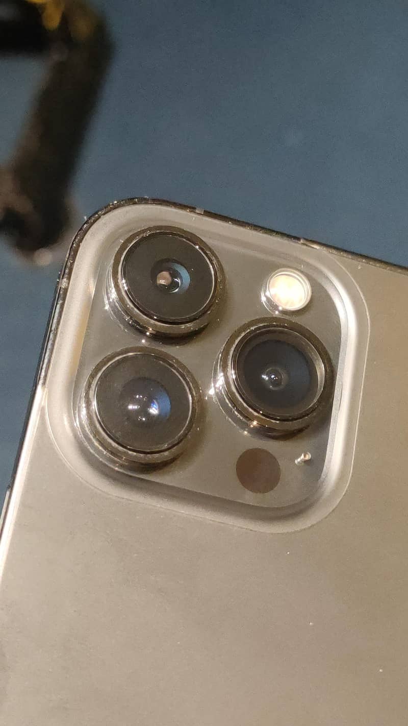 iPhone 13 Pro Max JV 7
