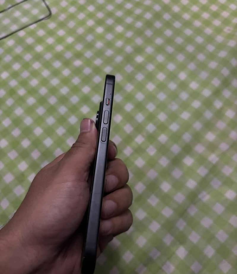 Apple iPhone 15 2