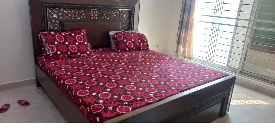 King size bed 1