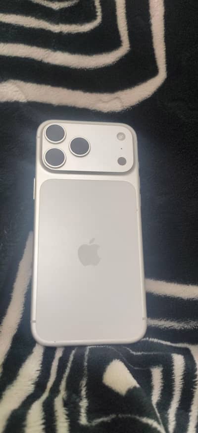 Brand new iPhone 17 pro max 256GB Jv 92 cycle count