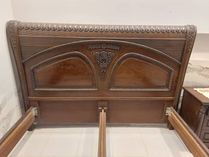 Queen Bed 0