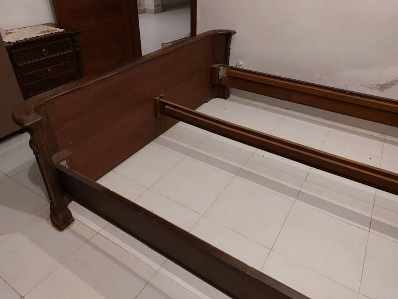 Queen Bed 5