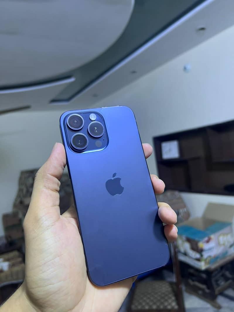 Apple iPhone 15 Pro Max 1