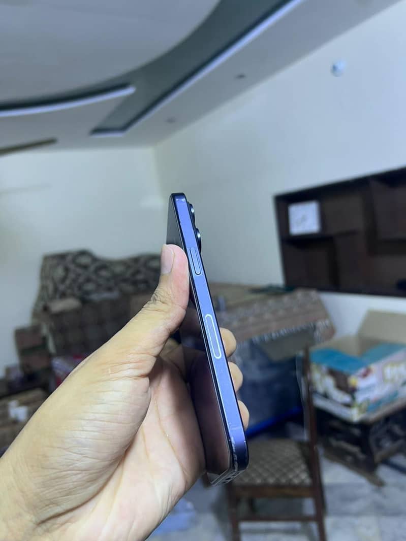Apple iPhone 15 Pro Max 2