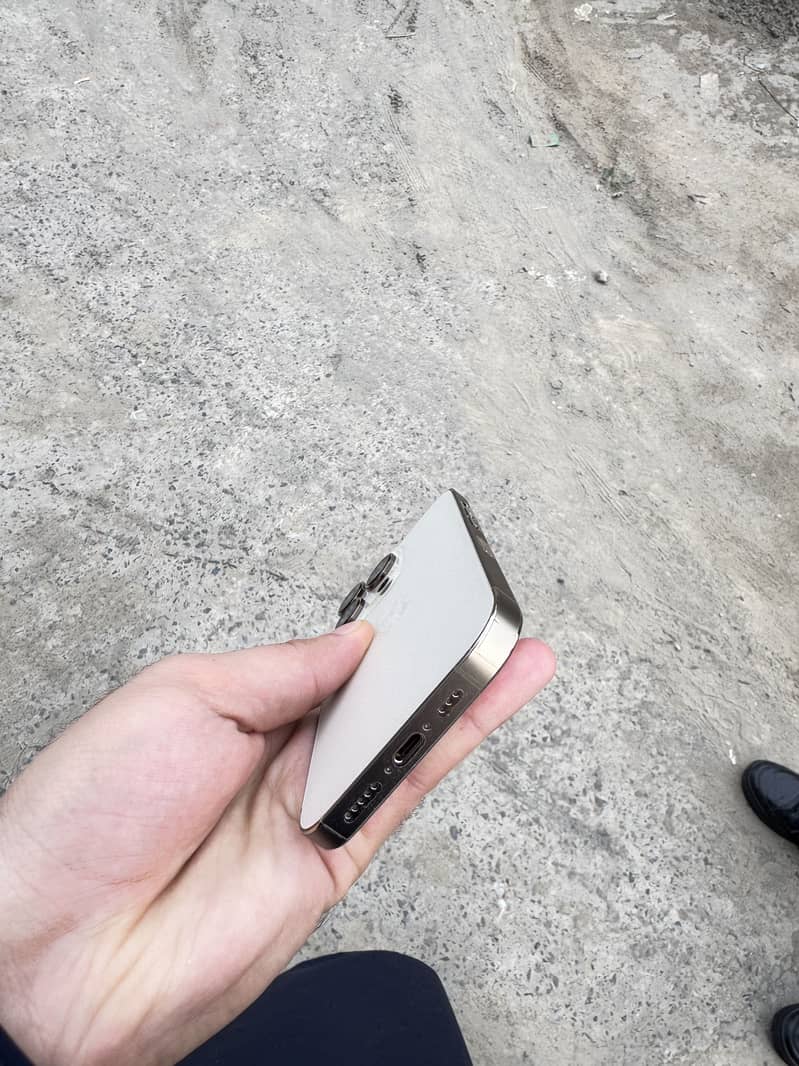 Apple iPhone 14 Pro 2