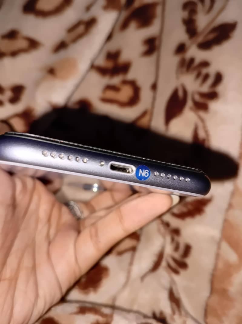 Apple iPhone 11 3