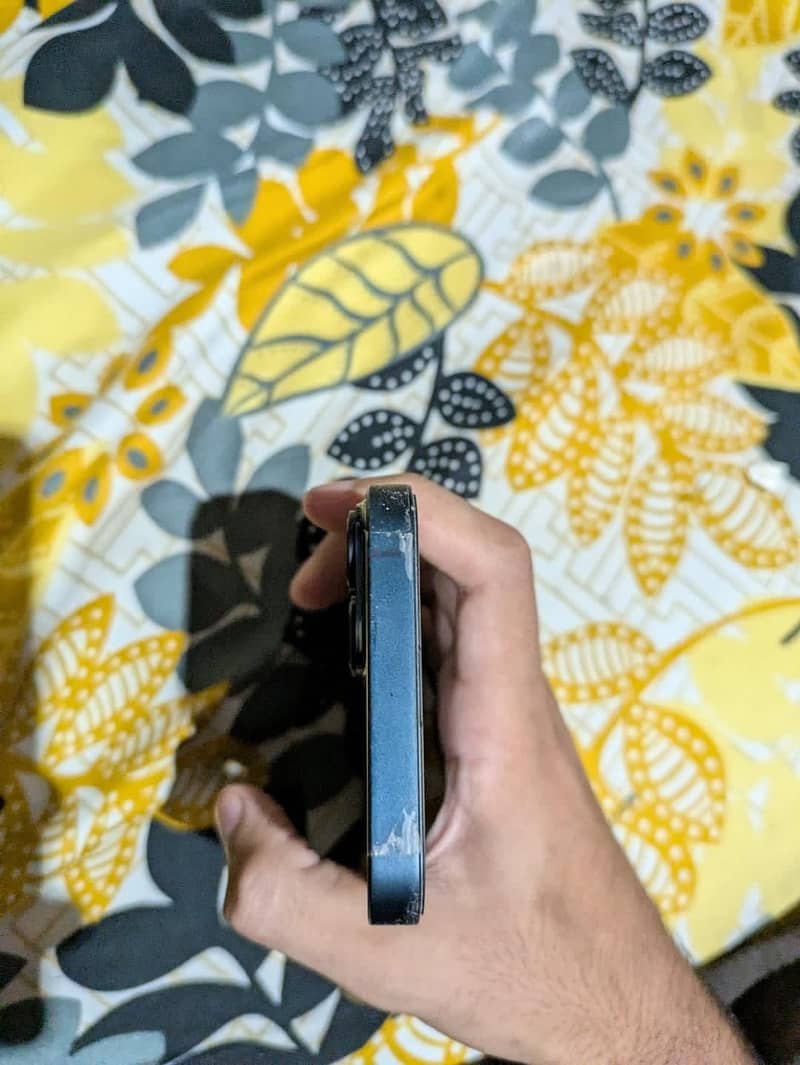 Apple iPhone 14 3