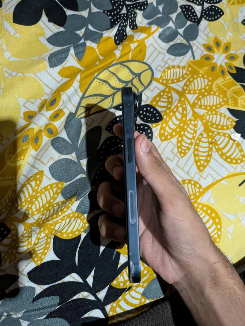 Apple iPhone 14 4