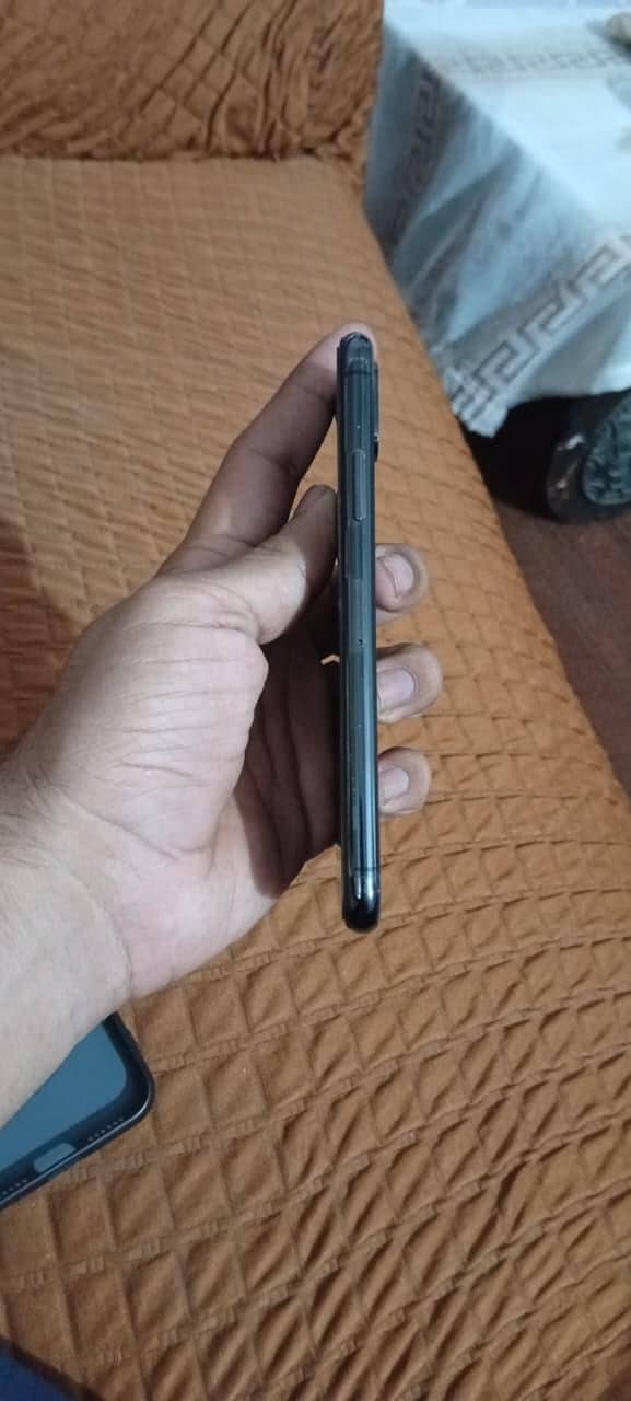 Apple iPhone XS 5
