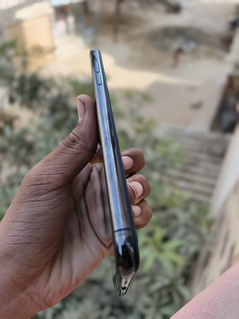 Apple iPhone XS Max 2