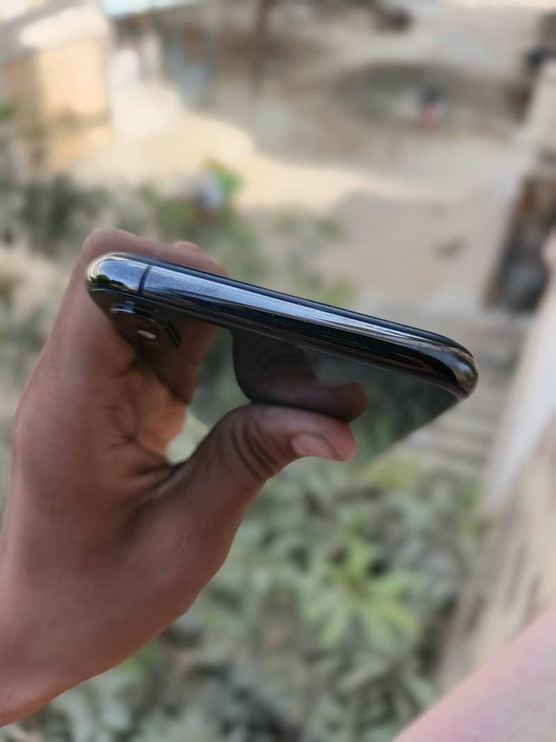 Apple iPhone XS Max 5