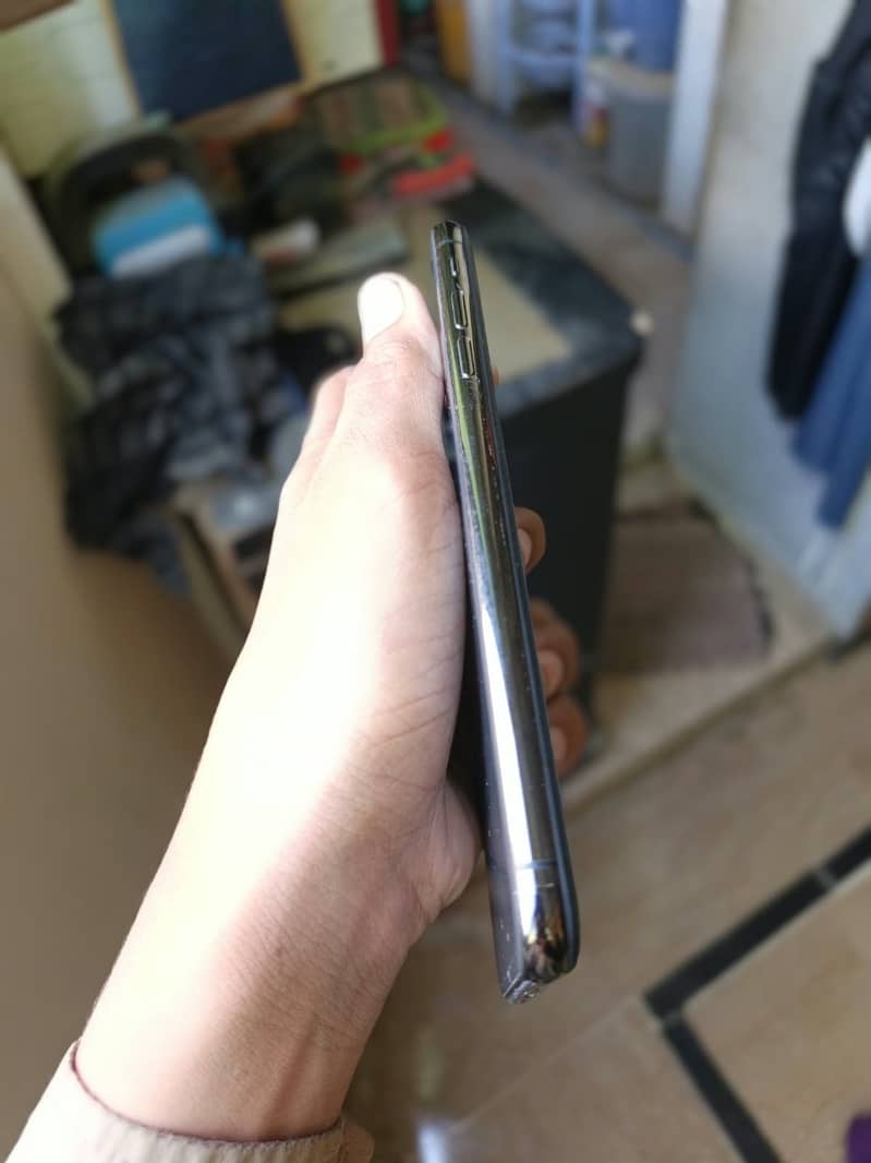 Apple iPhone XS Max 6