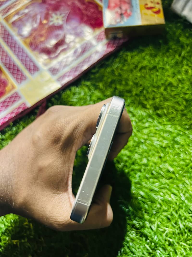 Apple iPhone 15 Pro Max 0