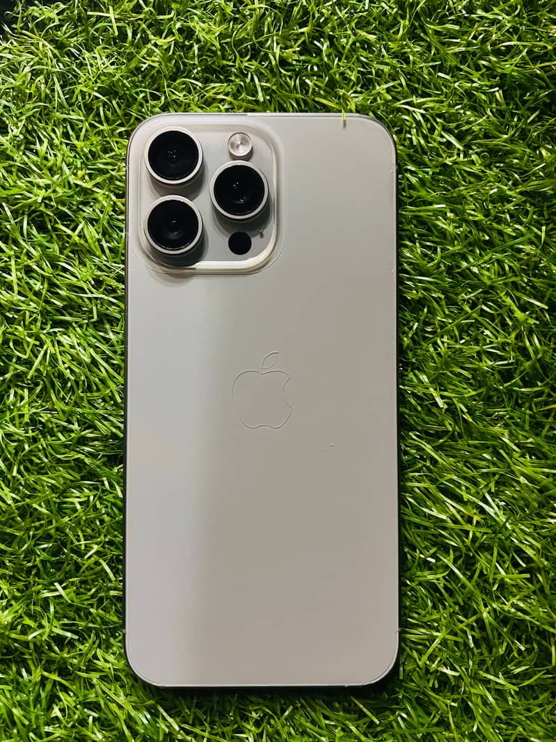 Apple iPhone 15 Pro Max 4