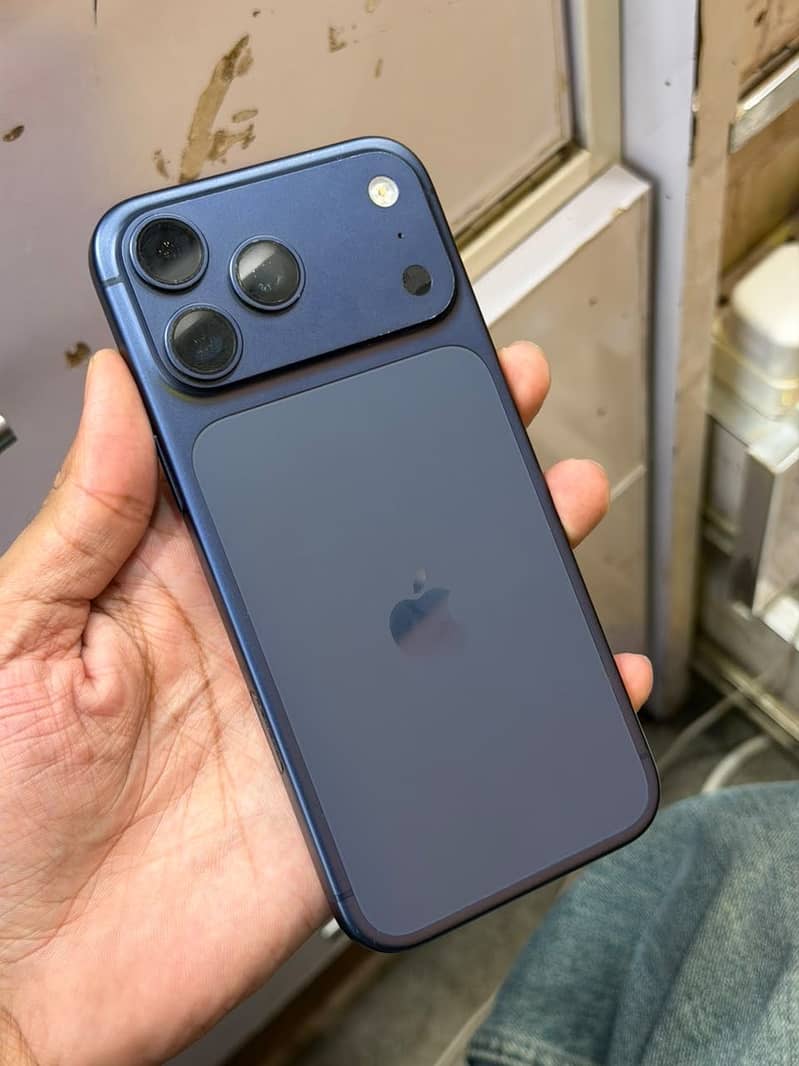 Apple iPhone 17 Pro Max 0