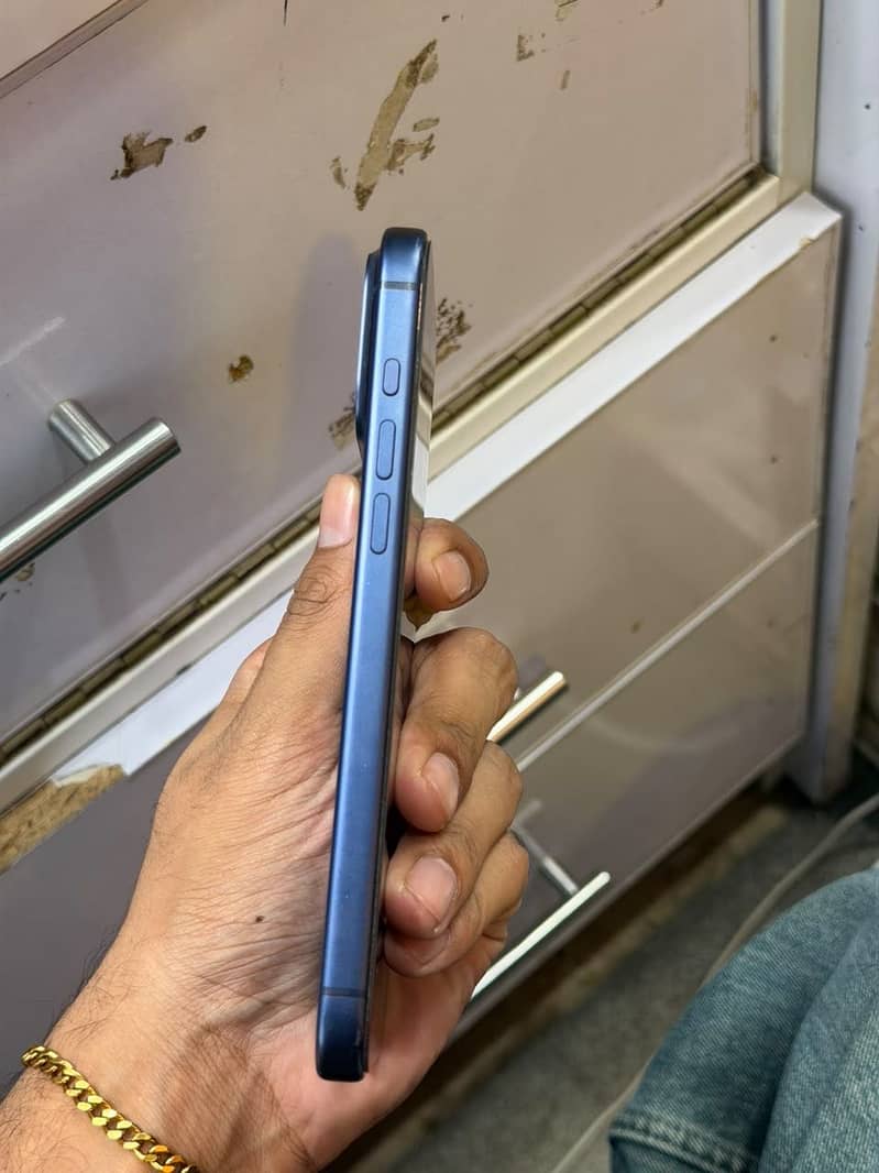 Apple iPhone 17 Pro Max 4