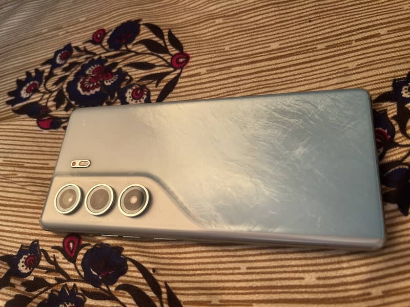 Tecno CAMON 40 Pro 0