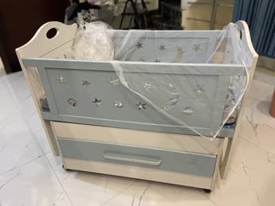 Baby cot with swing
