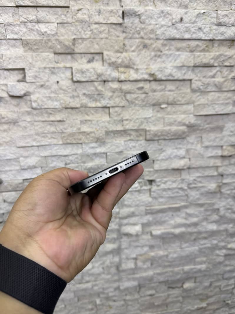 iPhone 16 pro max 3
