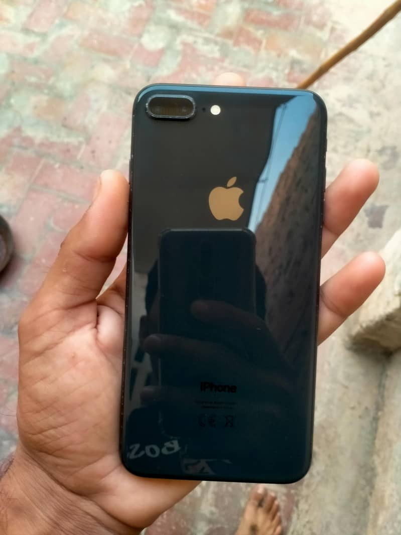 Apple iPhone 8 Plus 1